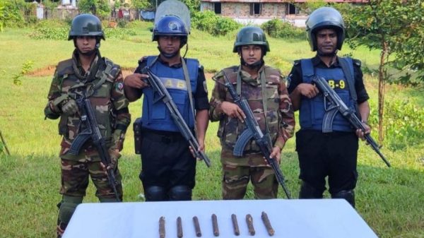সুনামগঞ্জে র‌্যাব ও সেনাবাহিনীর যৌথ অভিযানে বিস্ফোরক উদ্ধার