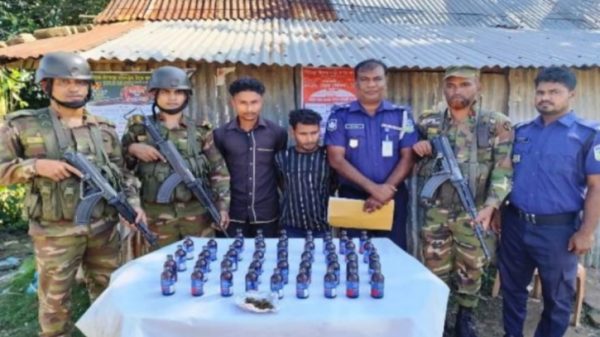 যৌথ বাহিনীর অভিযানে গাঁজা ও ফেনসিডিলসহ দুই যুবক আটক