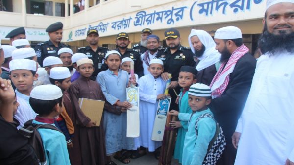 র‌্যাবের উদ্যোগে সিলেটে মাদরাসা ও এতিমখানায় খেলাসামগ্রী বিতরণ
