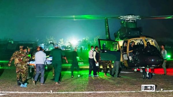 সড়ক দুর্ঘটনায় গুরুতর আহত সেনাসদস্য ও তার সন্তানকে হেলিকপ্টারযোগে ঢাকায় প্রেরণ