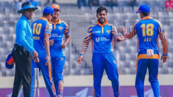 শক্তিশালী রংপুরকে বিদায় করে কোয়ালিফায়ারে খুলনা